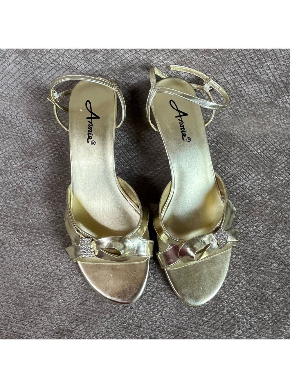 Annie Women’s Gold Strappy Sandal with Rhinestones on Bow size 7 like new